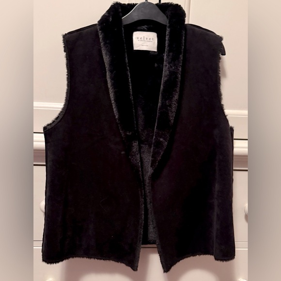 Faux suede/faux fur black by Velvet by Graham & Spencer. No size label / small - Picture 2 of 4